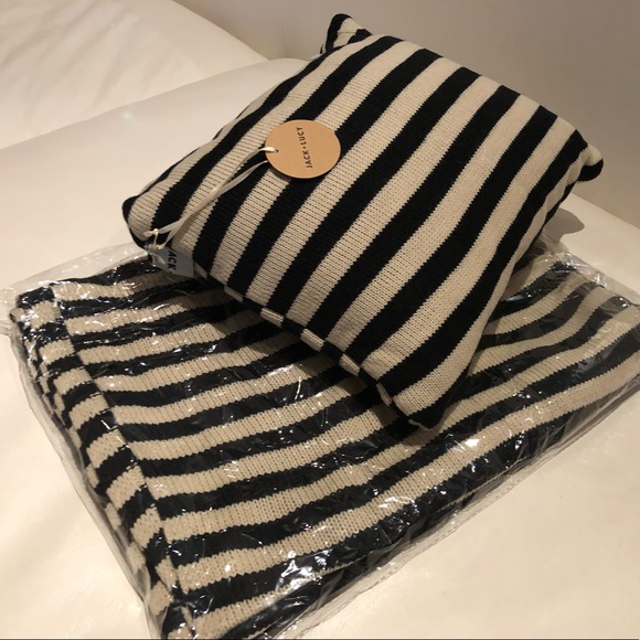 Jack+Lucy Pillow and Blanket Set NWT - Picture 2 of 3